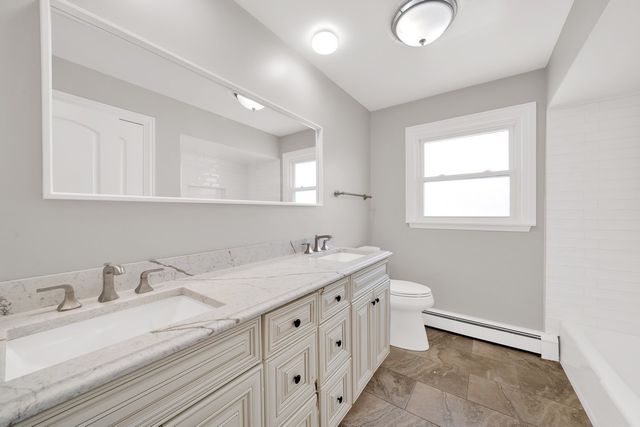 924 E 169th Street, South Holland, IL 60473