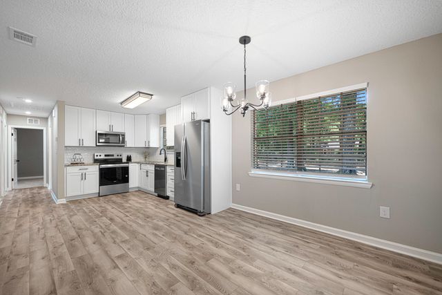 207 Oglesby Avenue, Crestview, FL 32536