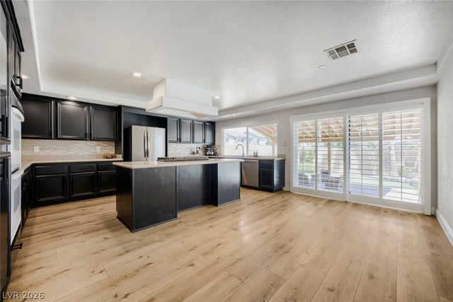 8716 Castle Hill Avenue, Las Vegas, NV 89129