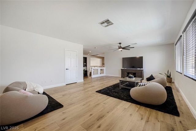 8716 Castle Hill Avenue, Las Vegas, NV 89129