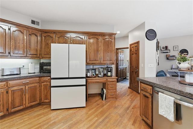 809 Cottonwood Place, Liberty, MO 64068