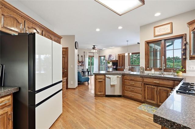 809 Cottonwood Place, Liberty, MO 64068