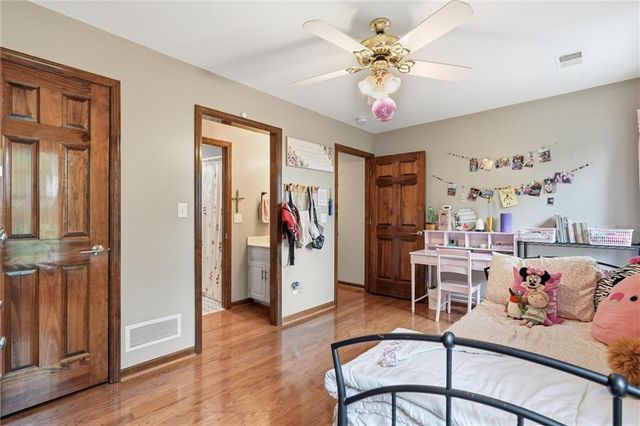 809 Cottonwood Place, Liberty, MO 64068