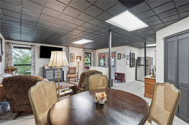 809 Cottonwood Place, Liberty, MO 64068