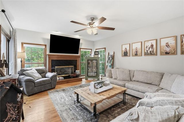 809 Cottonwood Place, Liberty, MO 64068