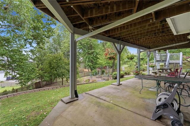 809 Cottonwood Place, Liberty, MO 64068
