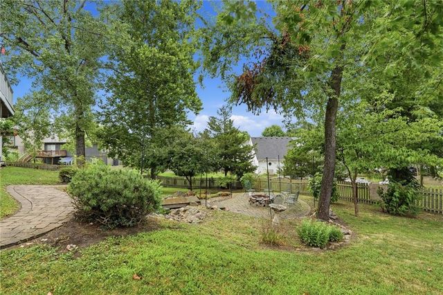 809 Cottonwood Place, Liberty, MO 64068