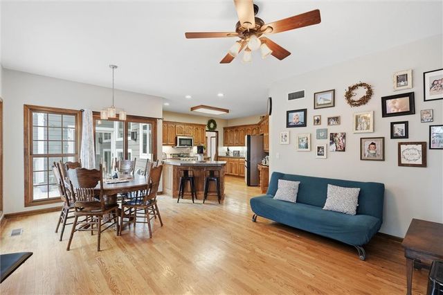 809 Cottonwood Place, Liberty, MO 64068