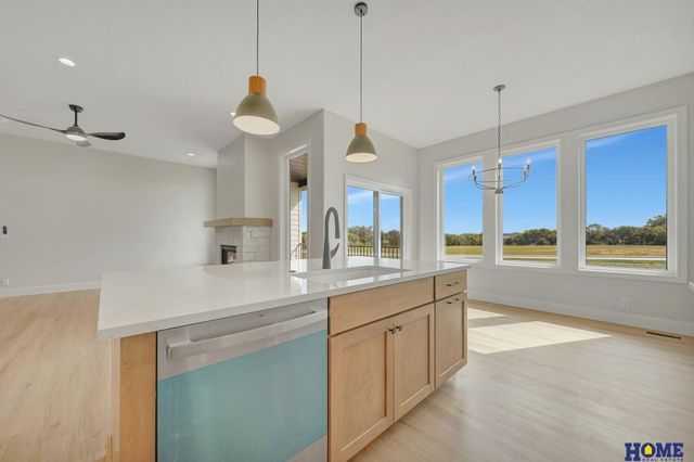 9121 White Horse Way, Lincoln, NE 68520