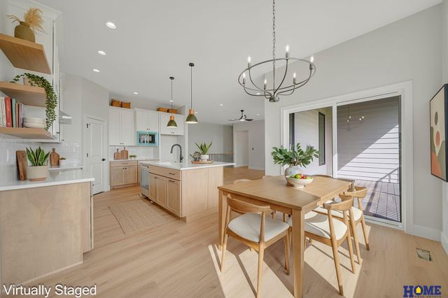 9121 White Horse Way, Lincoln, NE 68520