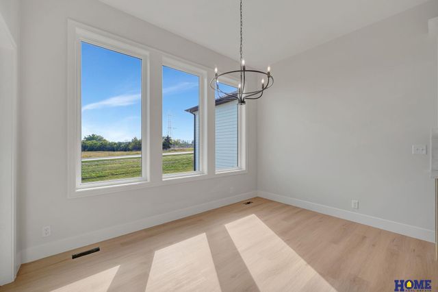 9121 White Horse Way, Lincoln, NE 68520