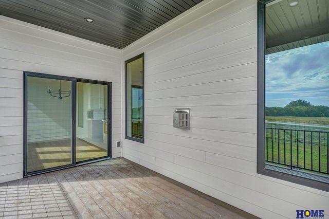 9121 White Horse Way, Lincoln, NE 68520