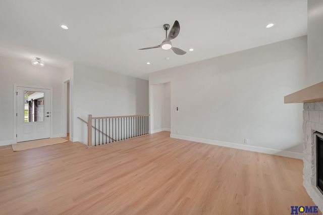 9121 White Horse Way, Lincoln, NE 68520