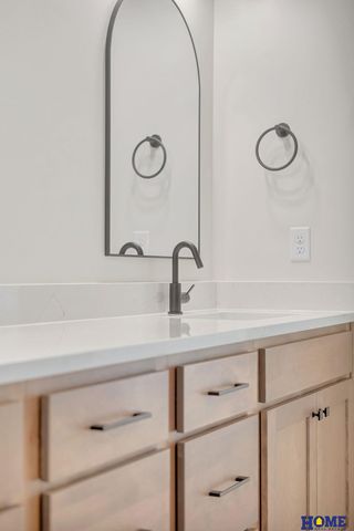 9121 White Horse Way, Lincoln, NE 68520