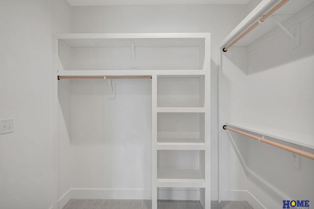 9121 White Horse Way, Lincoln, NE 68520