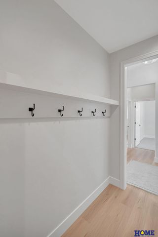 9121 White Horse Way, Lincoln, NE 68520