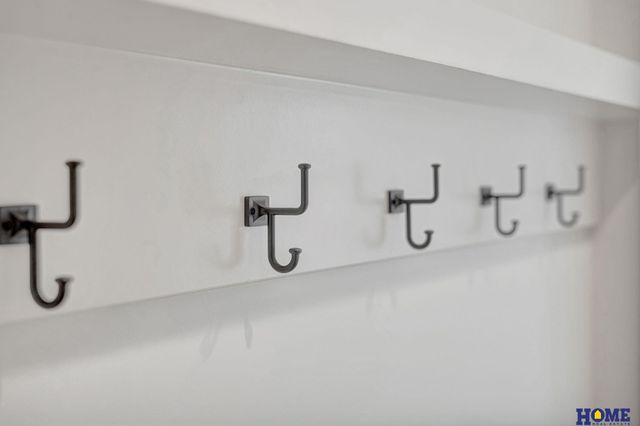 9121 White Horse Way, Lincoln, NE 68520