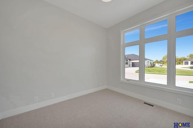 9121 White Horse Way, Lincoln, NE 68520