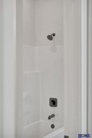 9121 White Horse Way, Lincoln, NE 68520