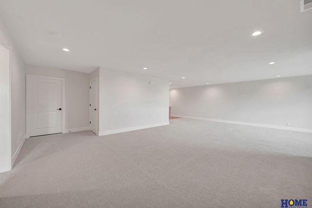 9121 White Horse Way, Lincoln, NE 68520