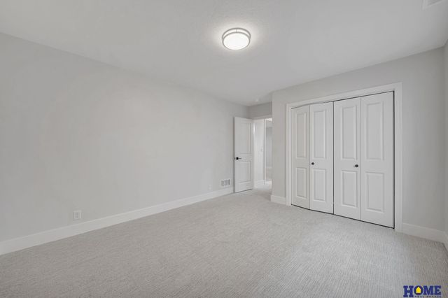 9121 White Horse Way, Lincoln, NE 68520