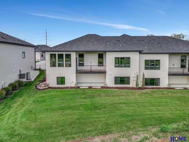 9121 White Horse Way, Lincoln, NE 68520