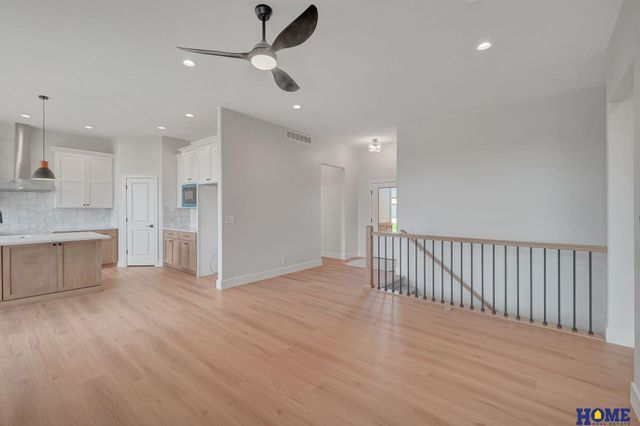 9121 White Horse Way, Lincoln, NE 68520