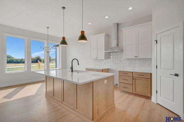 9121 White Horse Way, Lincoln, NE 68520