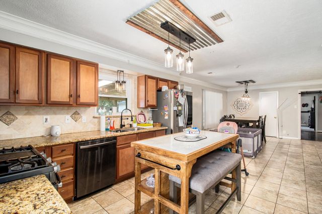 110 William Avenue, Baytown, TX 77520