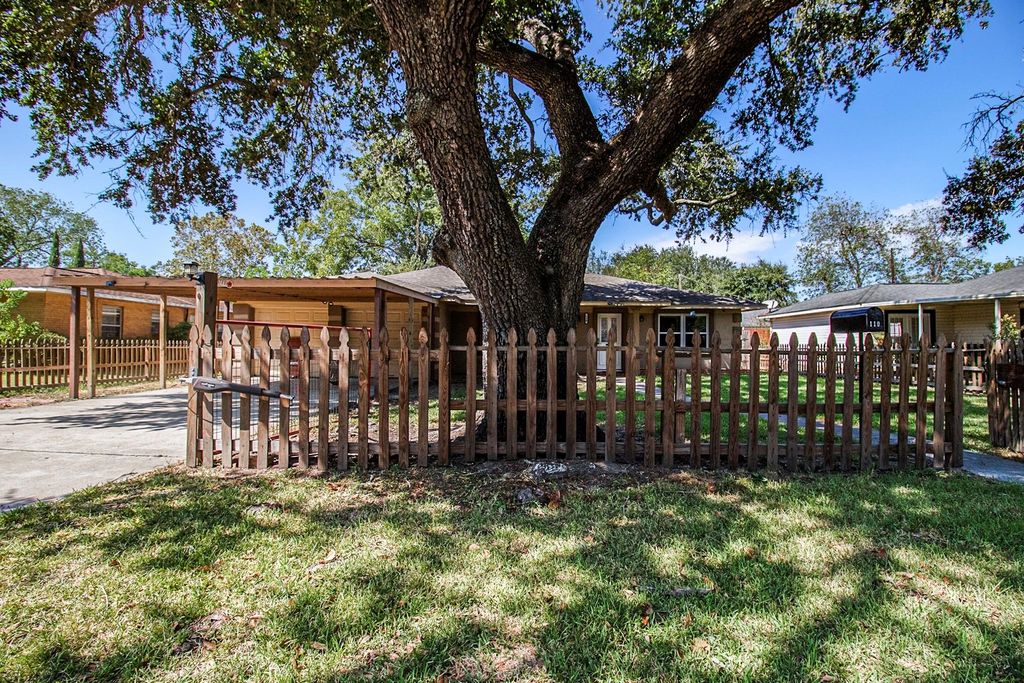 110 William Avenue, Baytown, TX 77520