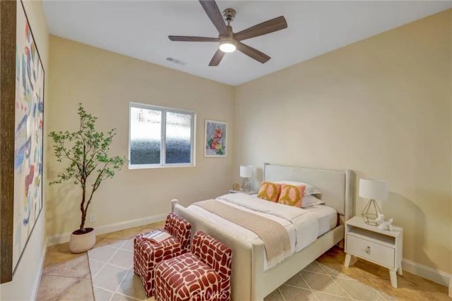 135 Redwood, Carlsbad, CA 92008