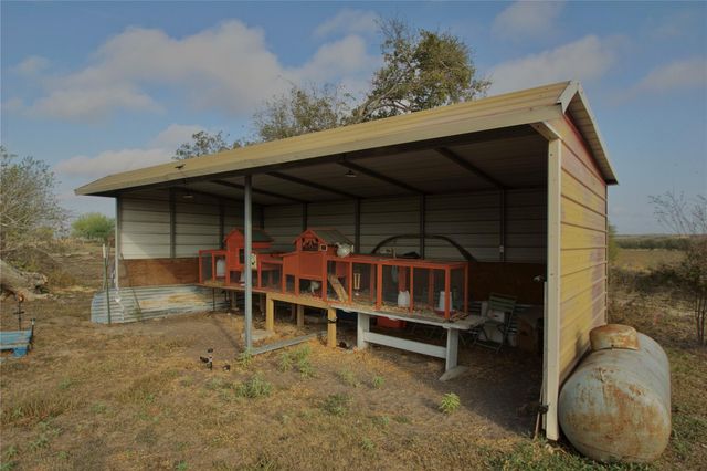 1891 Dworaczyk Road, Yorktown, TX 78164