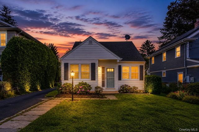 104 Fairfield Avenue, Port Washington, NY 11050