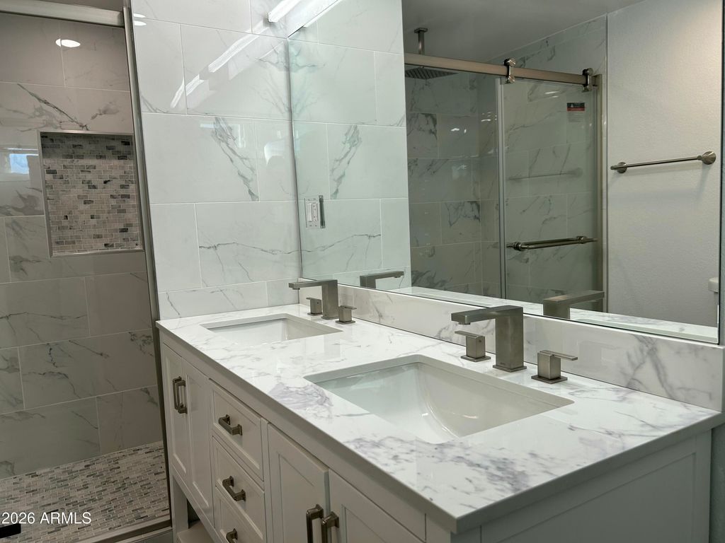 Image 13 of property listing at 16225 N 29TH Street 27, Phoenix, AZ 85032