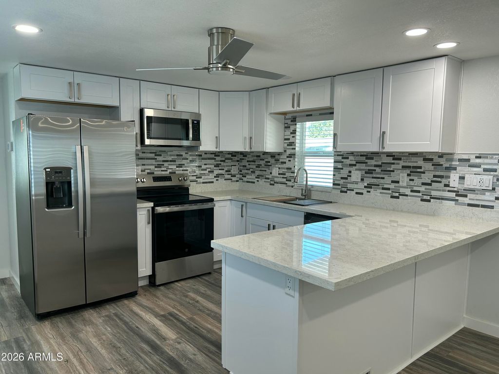 Image 6 of property listing at 16225 N 29TH Street 27, Phoenix, AZ 85032