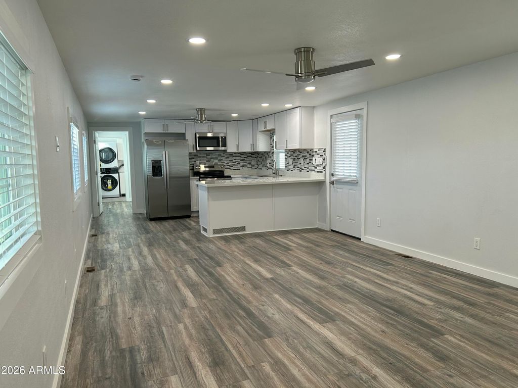 Image 8 of property listing at 16225 N 29TH Street 27, Phoenix, AZ 85032