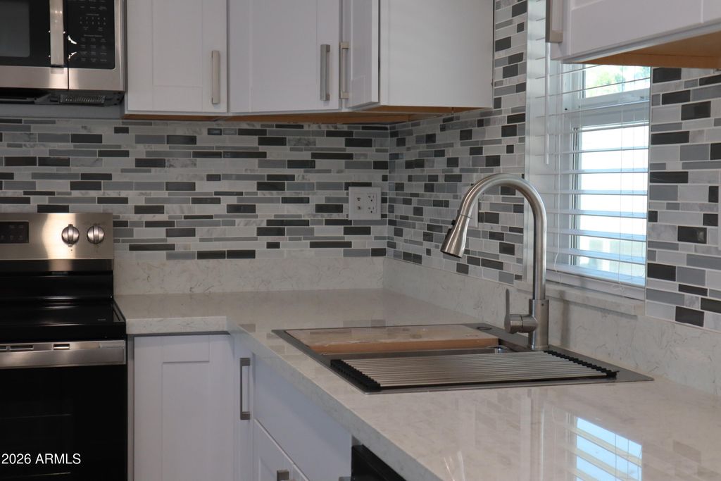 Image 9 of property listing at 16225 N 29TH Street 27, Phoenix, AZ 85032