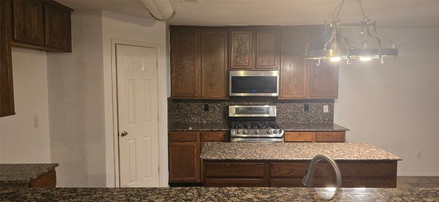 1939 Crepe Myrtle Drive, Lancaster, TX 75146