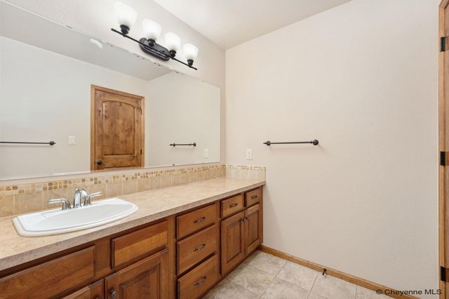 802 STERLING DR, Cheyenne, WY 82009