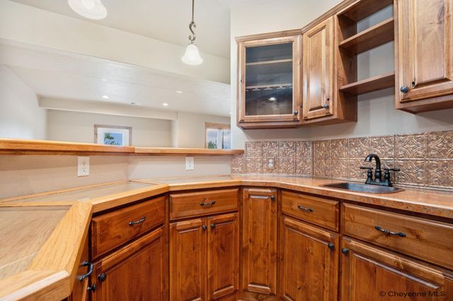 802 STERLING DR, Cheyenne, WY 82009