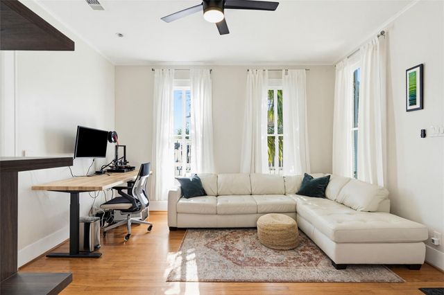 923 Church Street, Galveston, TX 77550