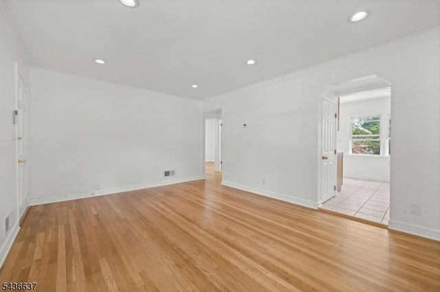 166 Beverly Hill Rd, Clifton City, NJ 07012