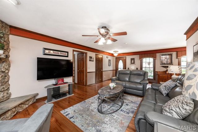 11 Lakeview Drive, Freeburg, IL 62243