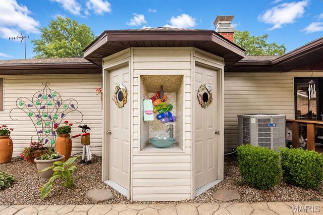 11 Lakeview Drive, Freeburg, IL 62243