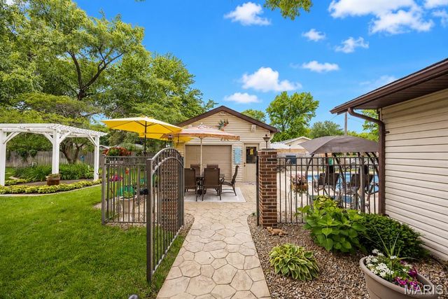 11 Lakeview Drive, Freeburg, IL 62243