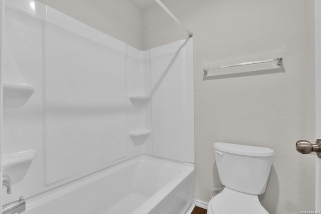 7530 Homewood Ln, Elmendorf, TX 78112