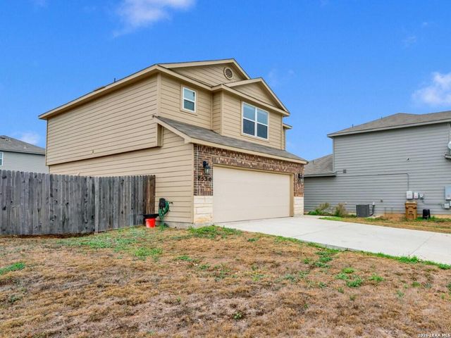 7530 Homewood Ln, Elmendorf, TX 78112