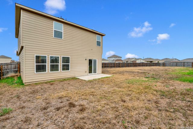 7530 Homewood Ln, Elmendorf, TX 78112