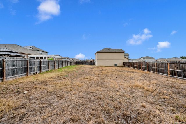 7530 Homewood Ln, Elmendorf, TX 78112