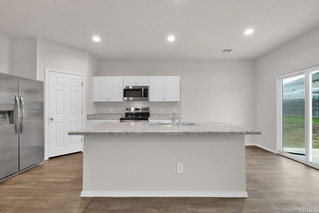 7530 Homewood Ln, Elmendorf, TX 78112